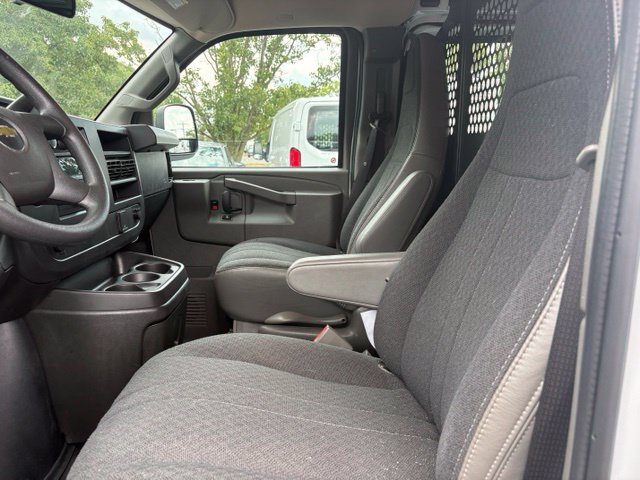 Used 2025 Chevrolet Express 2500 w/ Driver Convenience Package RWD image 28