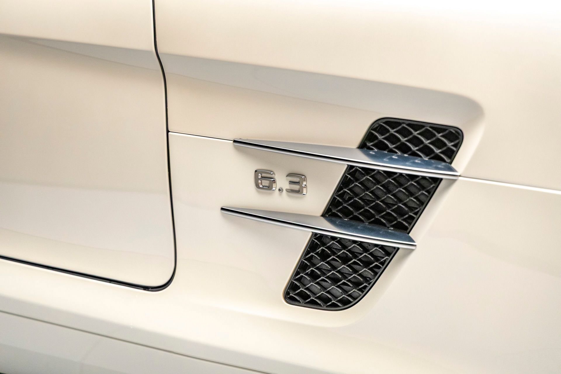Used 2011 Mercedes-Benz SLS AMG Coupe image 35