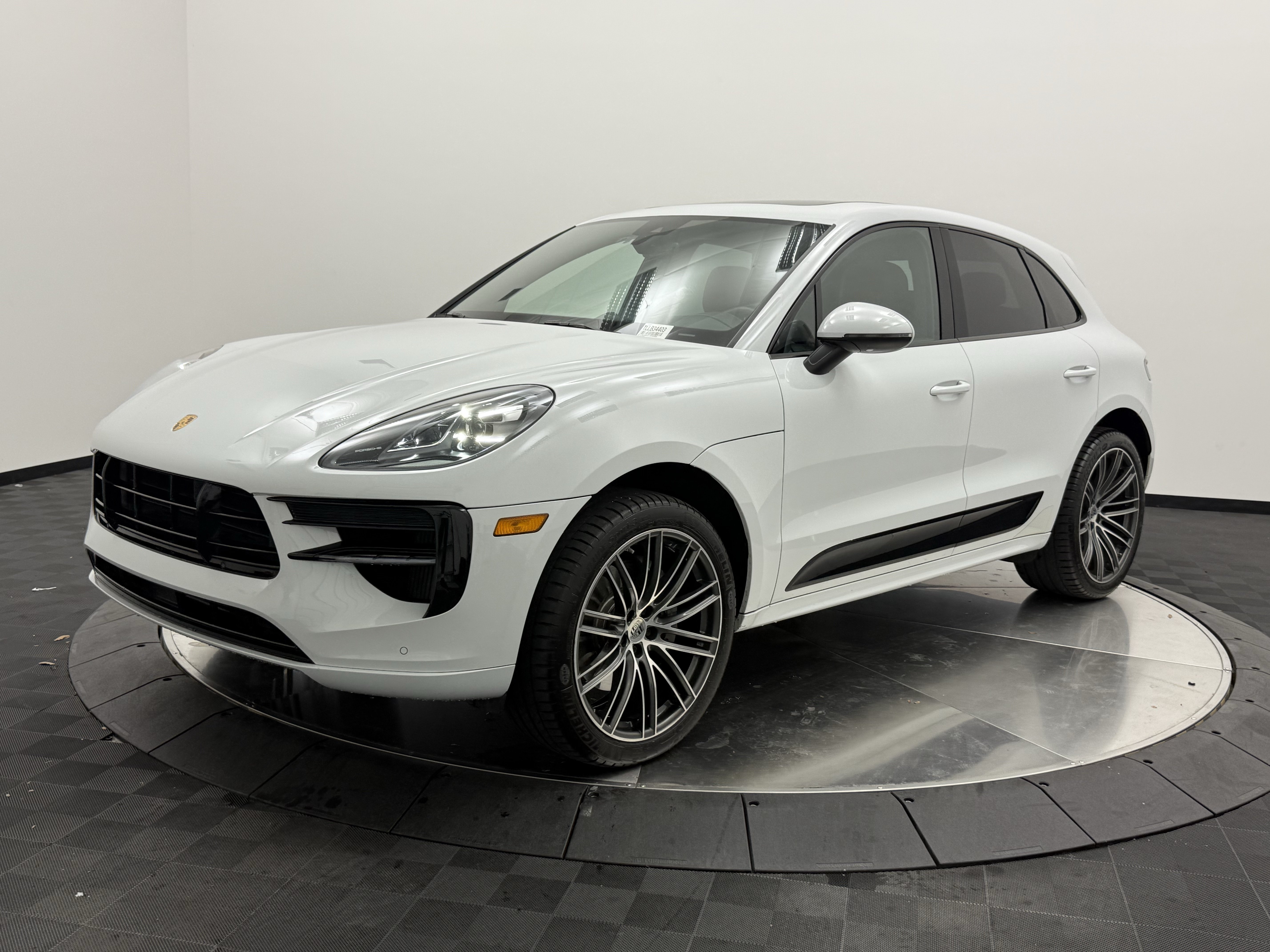 Used 2020 Porsche Macan S AWD/4WD image 3