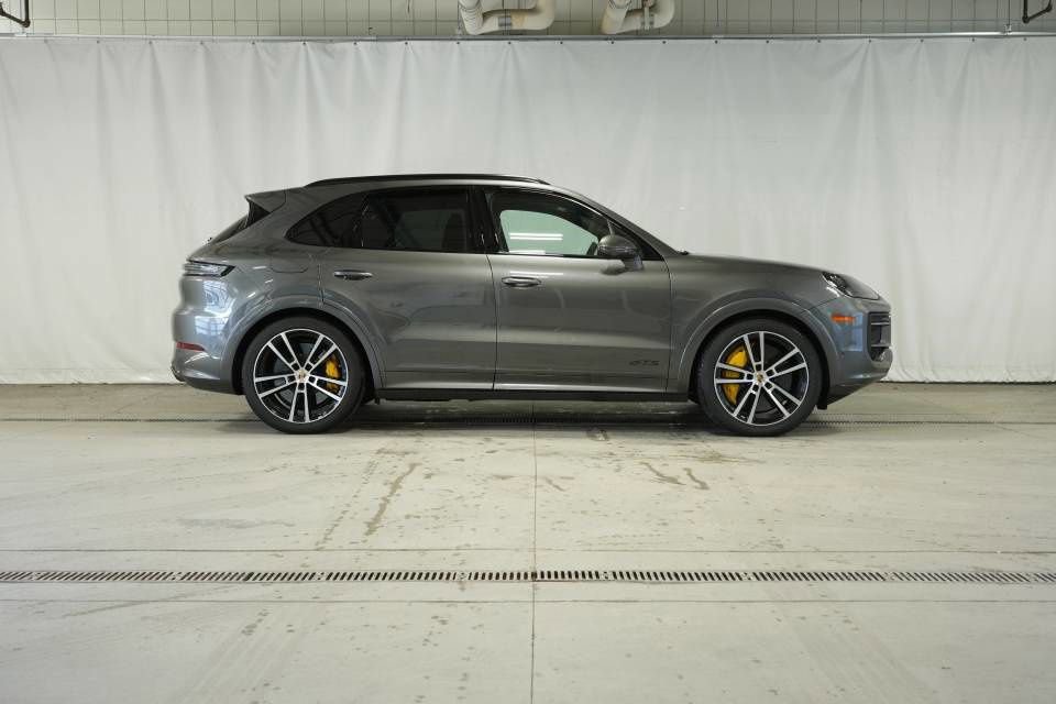 Certified 2025 Porsche Cayenne GTS image 8