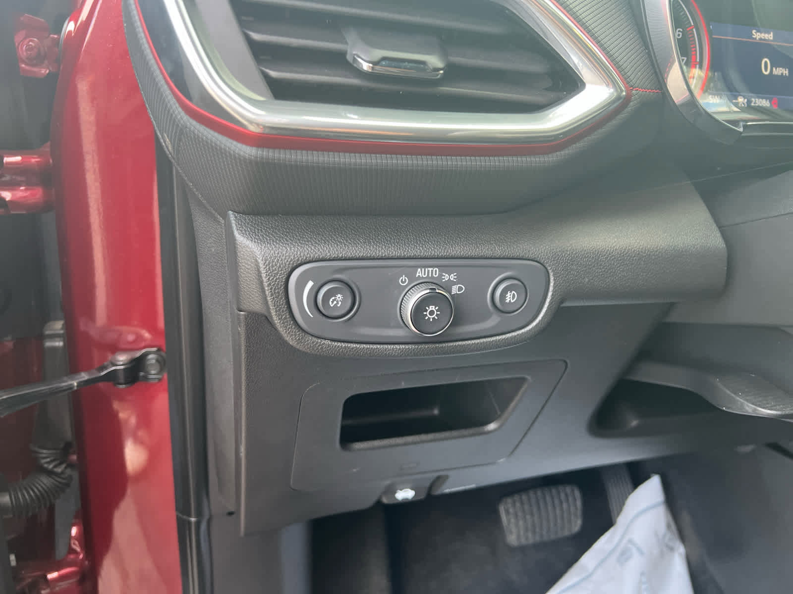 Used 2023 Chevrolet TrailBlazer RS w/ Sun and Liftgate Package image 19