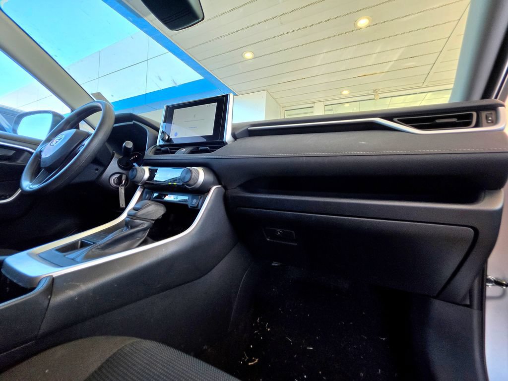 Used 2025 Toyota RAV4 LE AWD/4WD image 34