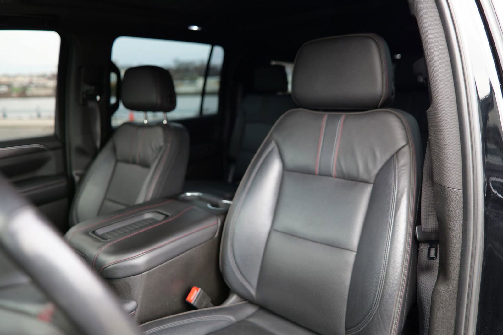 Used 2021 Chevrolet Suburban RST w/ Luxury Package image 17