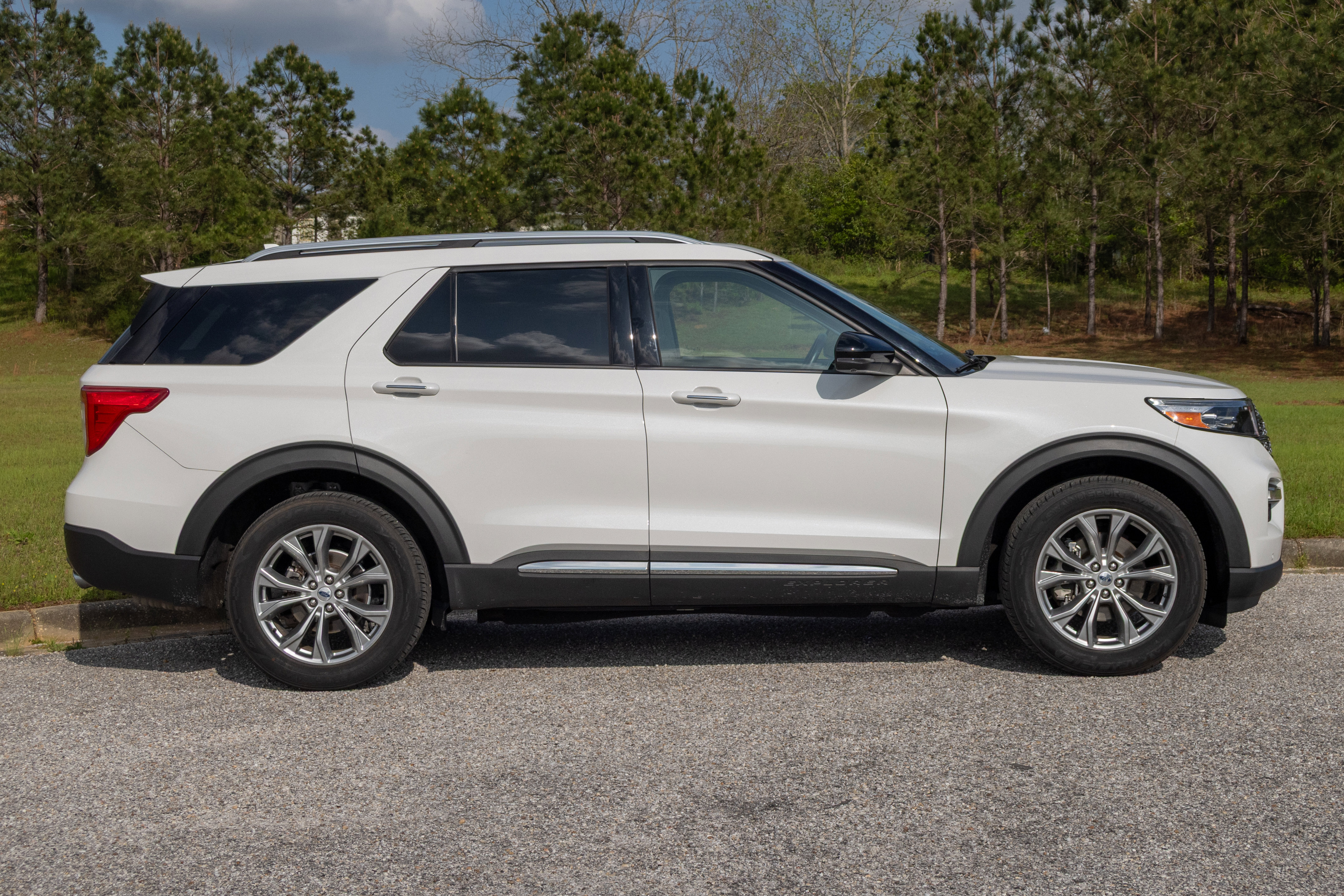 Used 2022 Ford Explorer Limited w/ Equipment Group 301A AWD/4WD image 7