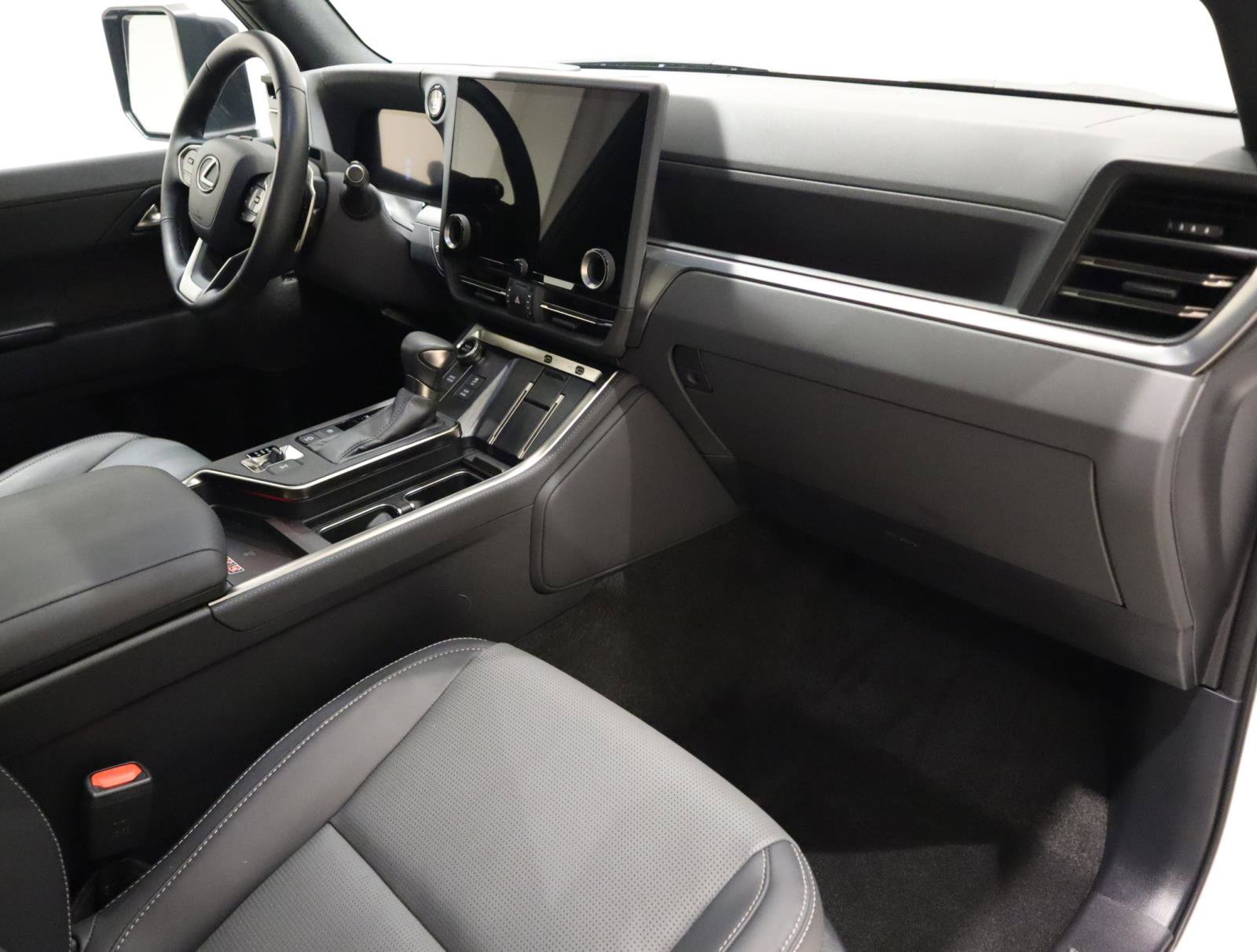 Used 2024 Lexus GX 550 w/ Accessory Package (Z1) image 17