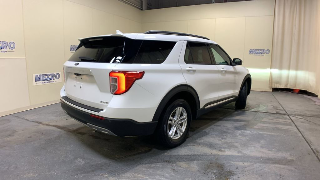 Used 2023 Ford Explorer XLT w/ Equipment Group 202A image 3