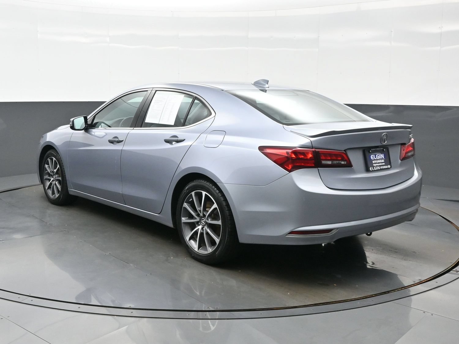 Used 2015 Acura TLX w/ Technology Package FWD image 4