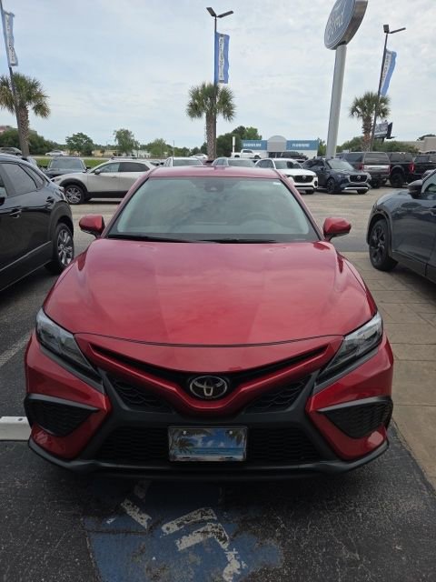 Used 2024 Toyota Camry SE w/ Cold Weather Package FWD image 9