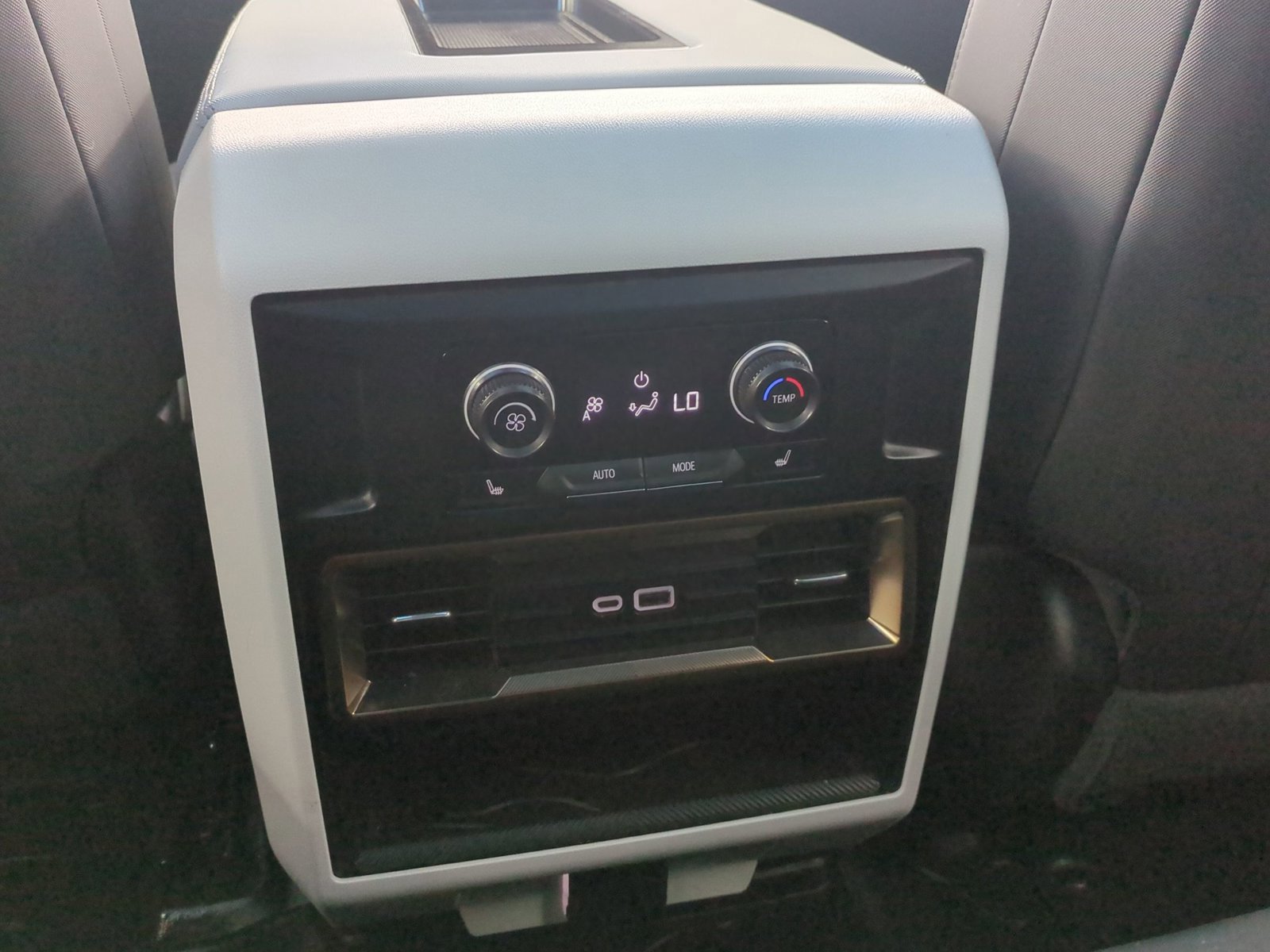 Used 2024 GMC Hummer EV 2X w/ LPO, Illumination Package image 19