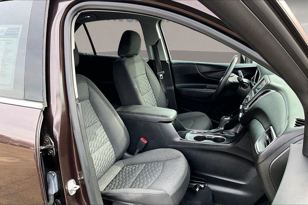 Used 2020 Chevrolet Equinox LT w/ Driver Convenience Package image 27