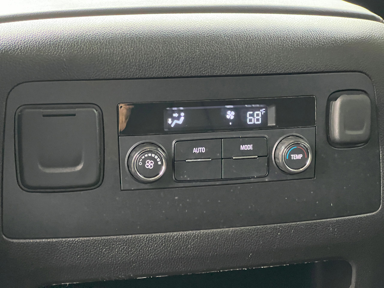 Used 2017 GMC Yukon SLE w/ SLE Value Package image 40