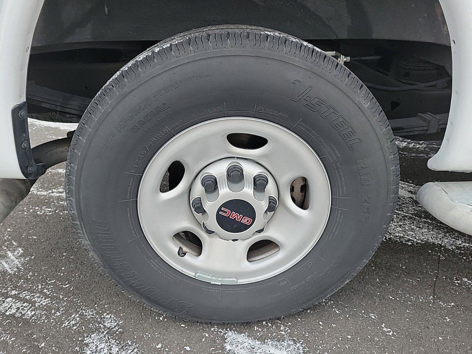 Used 2024 GMC Savana 2500 w/ Driver Convenience Package image 6