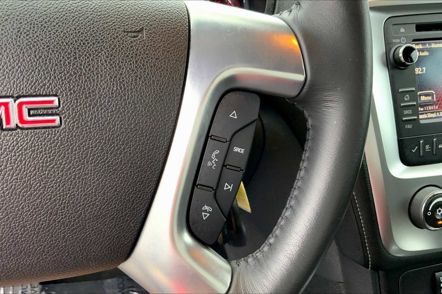 Used 2016 GMC Acadia SLE image 23