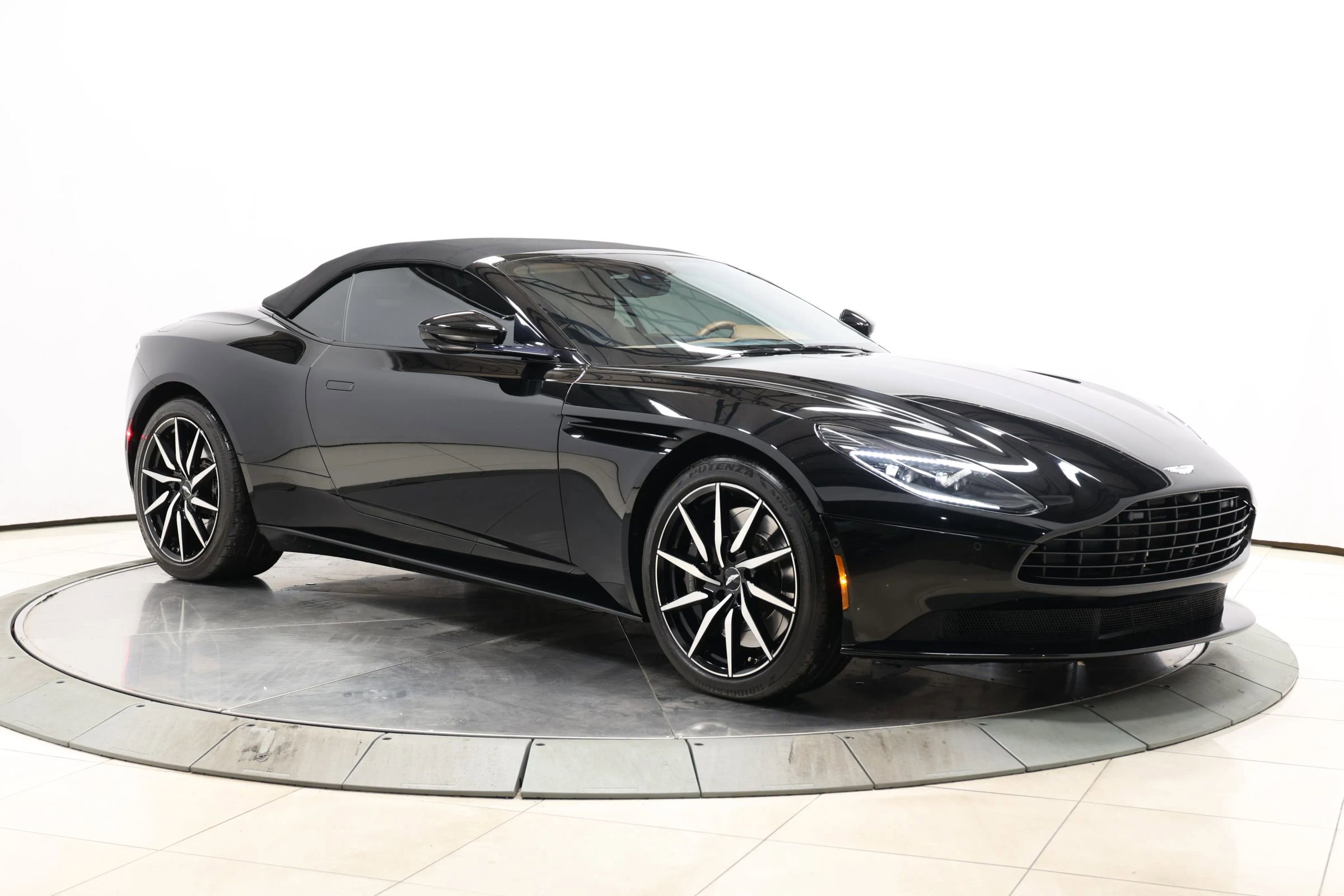 Used 2020 Aston Martin DB11 Volante image 98