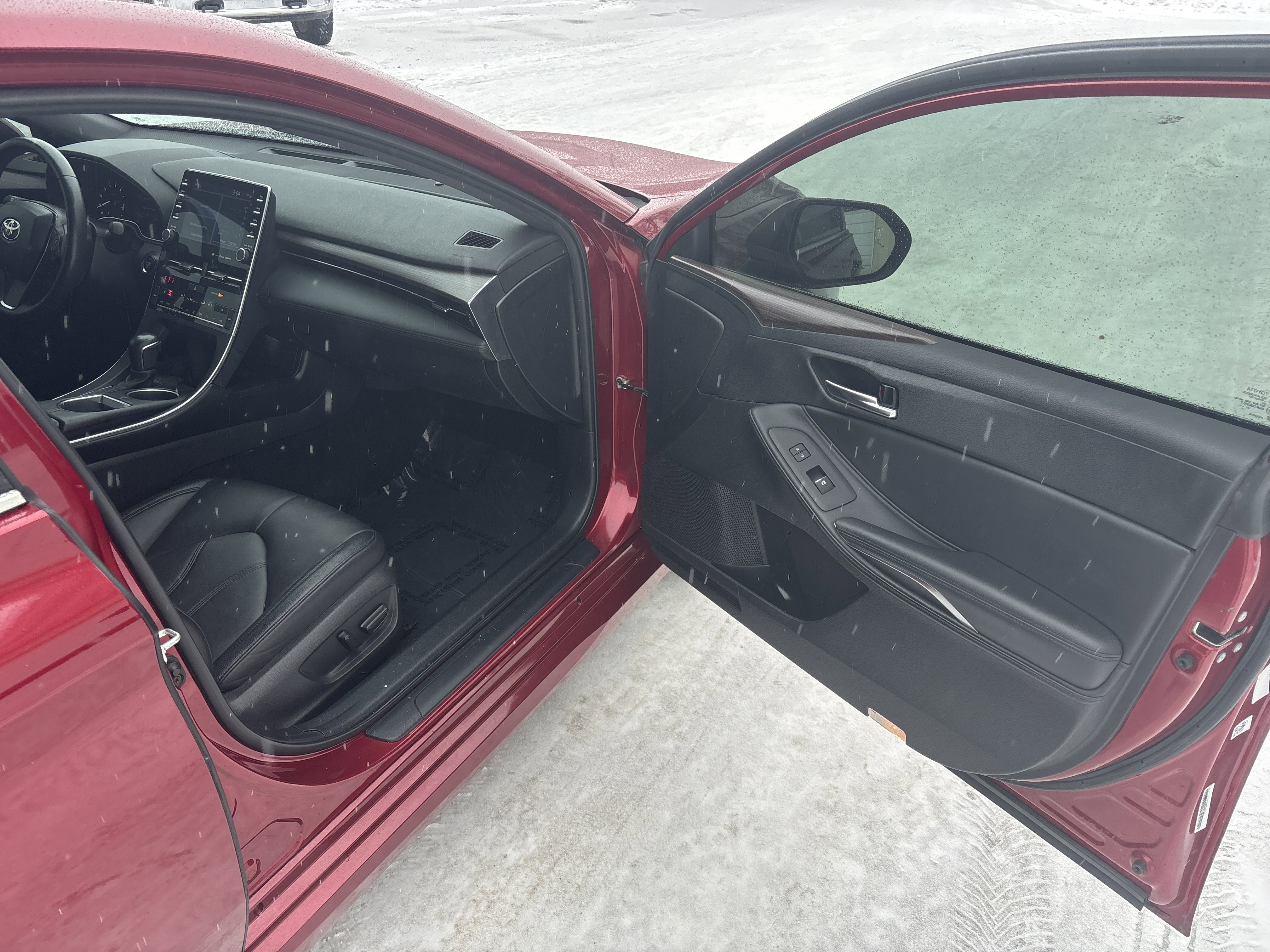 Used 2022 Toyota Avalon XLE FWD image 33