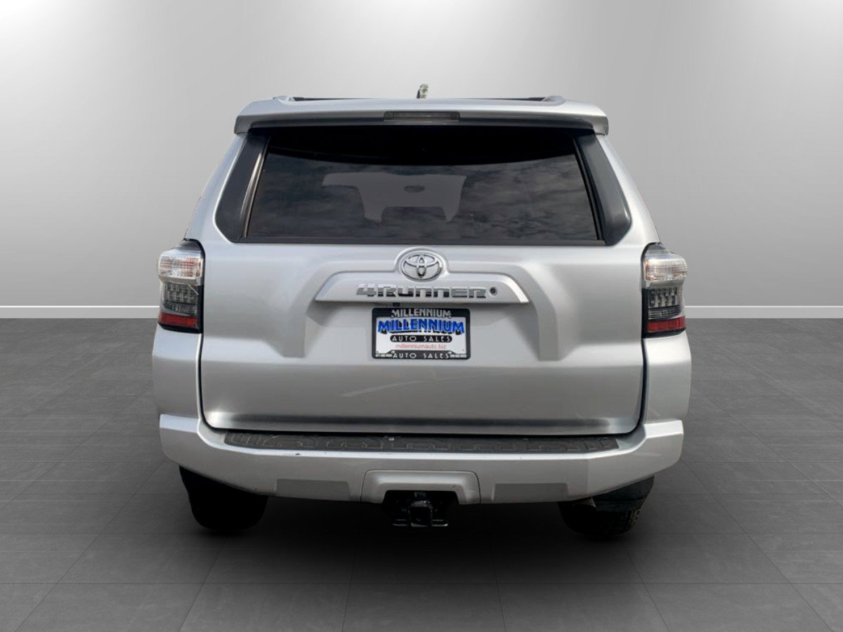 Used 2017 Toyota 4Runner SR5 AWD/4WD image 6