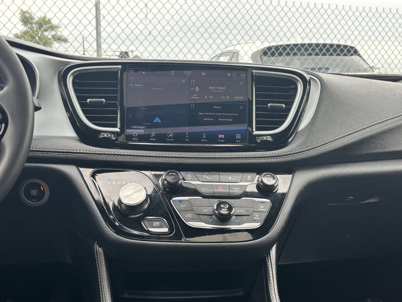 Used 2025 Chrysler Pacifica Limited FWD image 16