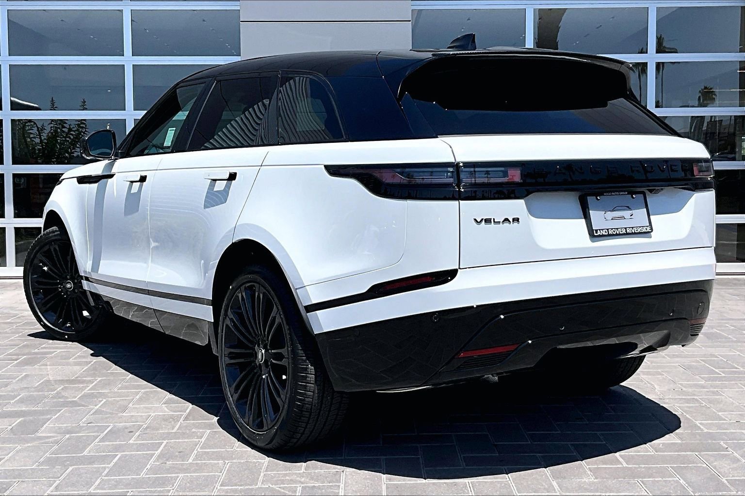 New 2026 Land Rover Range Rover Velar Dynamic SE AWD/4WD image 3