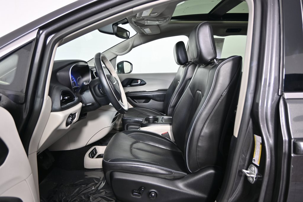 Used 2020 Chrysler Pacifica Limited image 23