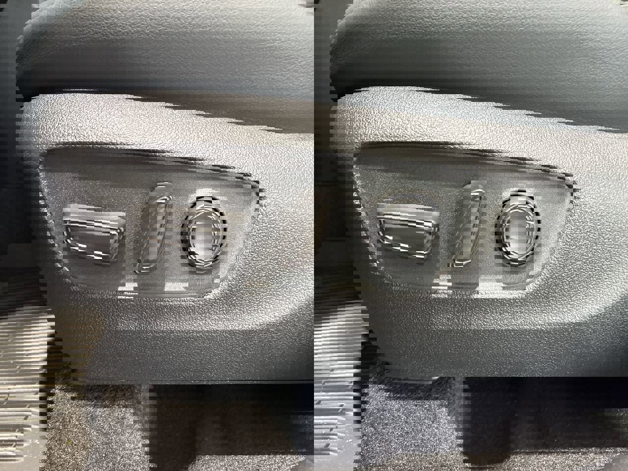 New 2026 Toyota Highlander XLE image 12