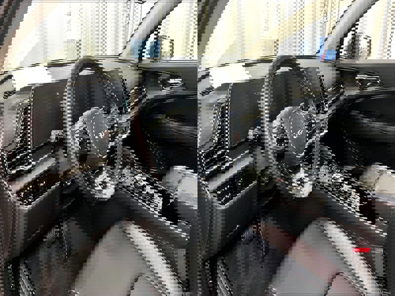 Used 2024 Kia Sportage EX w/ EX Premium Package image 8