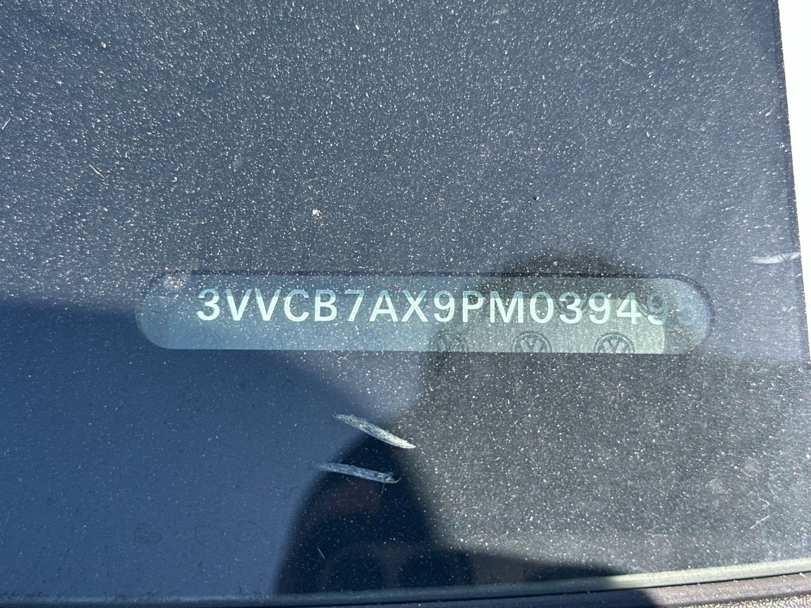 Used 2023 Volkswagen Tiguan SE R-Line image 3