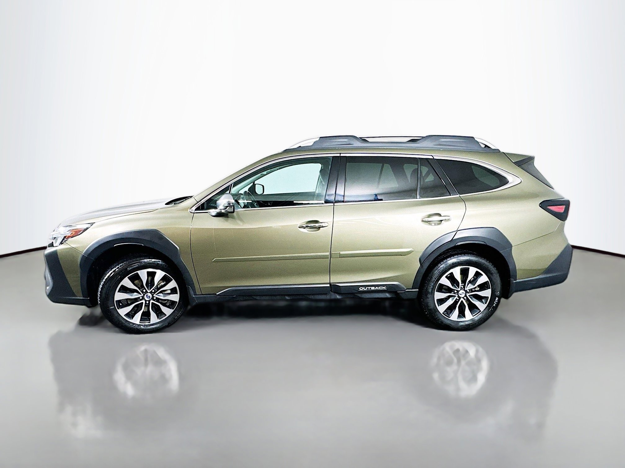 Used 2023 Subaru Outback Touring XT image 4