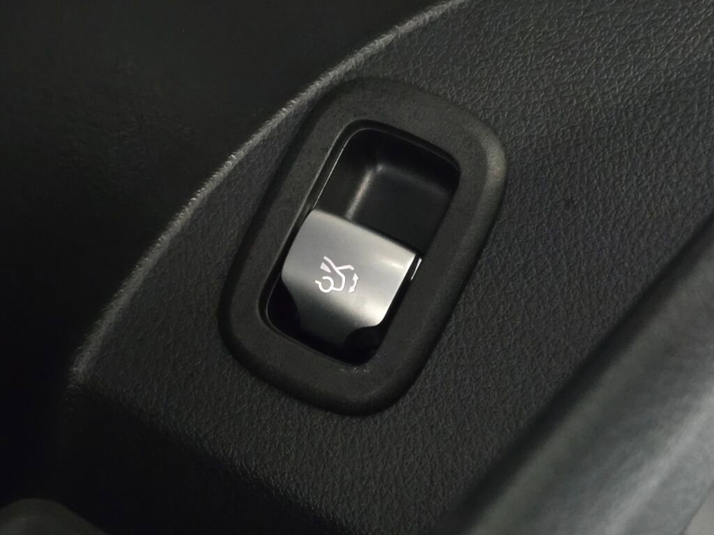 Used 2025 Mercedes-Benz GLC 43 AMG 4MATIC Coupe image 36