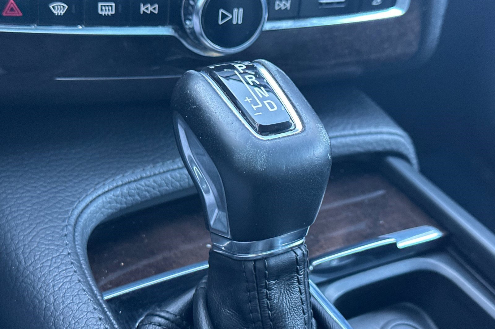 Used 2016 Volvo XC90 T6 Momentum w/ Momentum Plus Package image 29