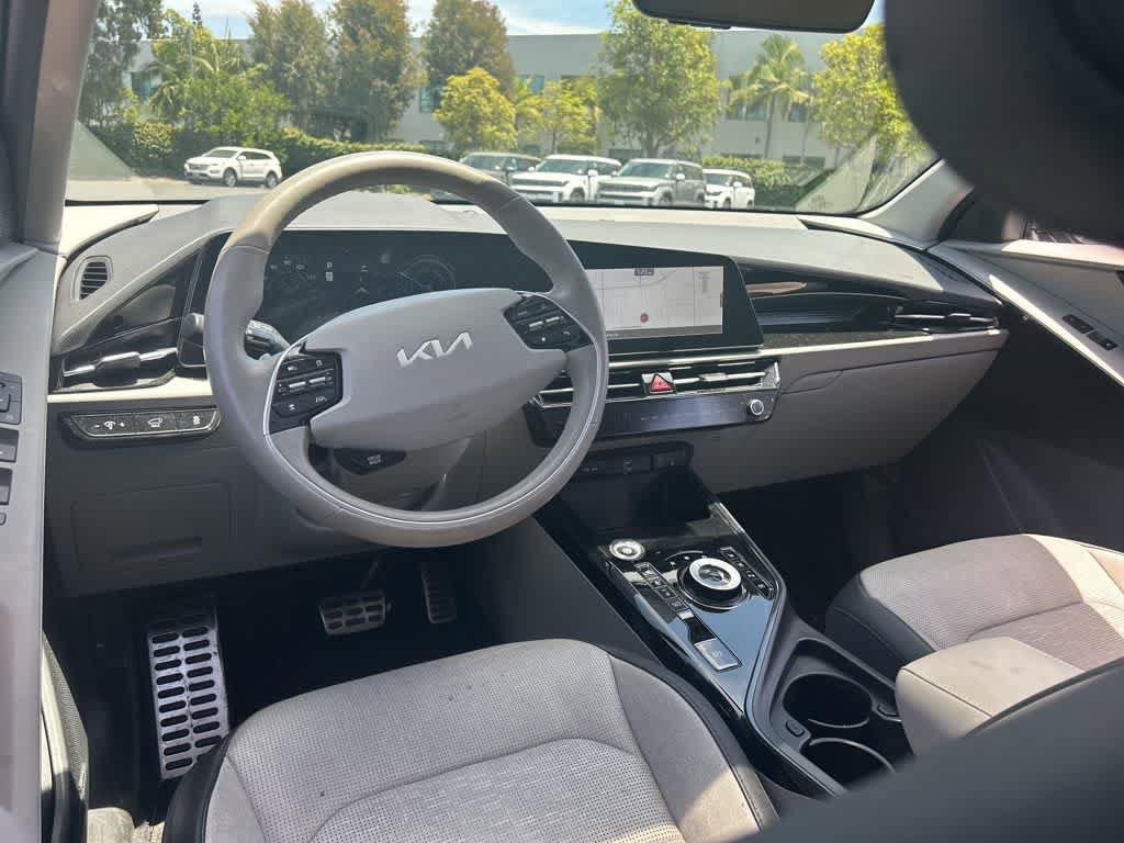 Used 2024 Kia Niro Wave w/ Wave Preserve Package FWD image 7