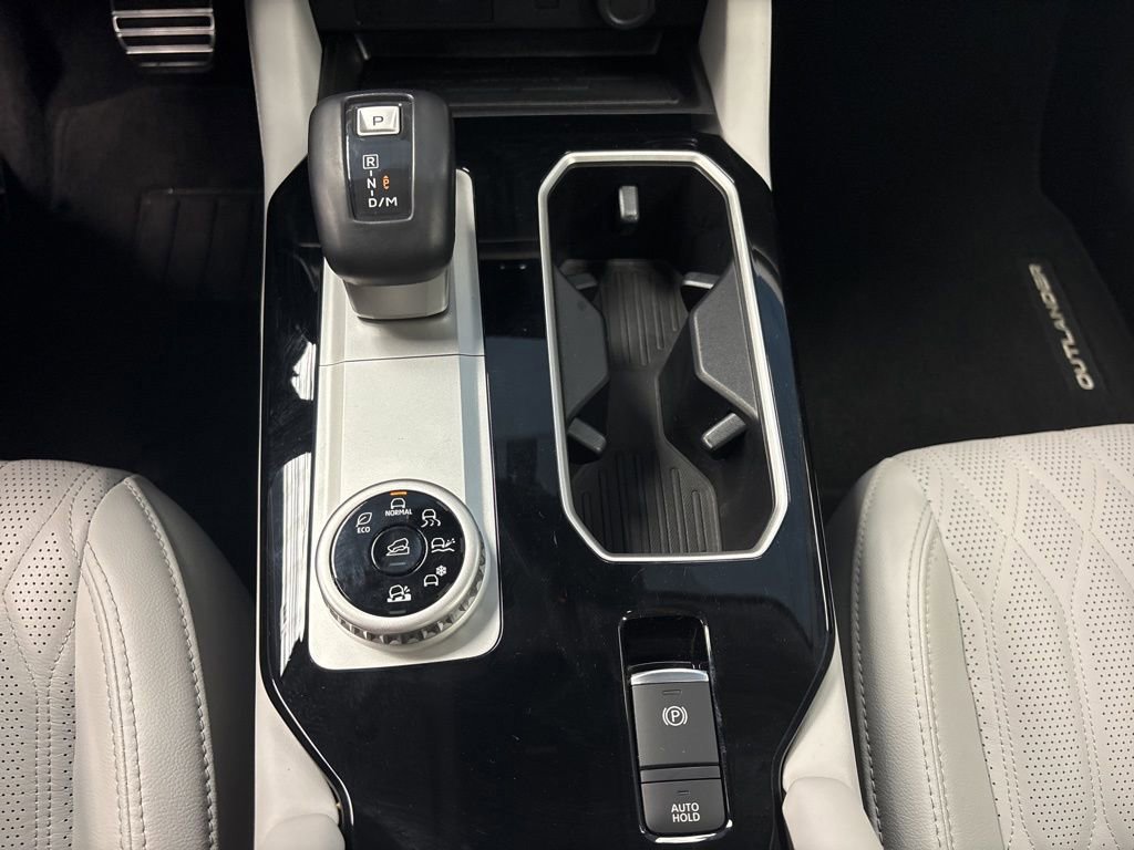 Used 2025 Mitsubishi Outlander SEL image 41