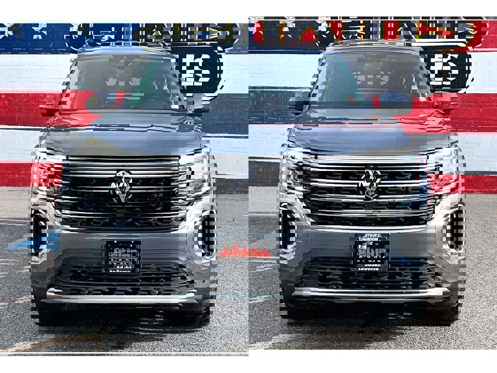 Used 2025 Volkswagen Atlas SE image 3