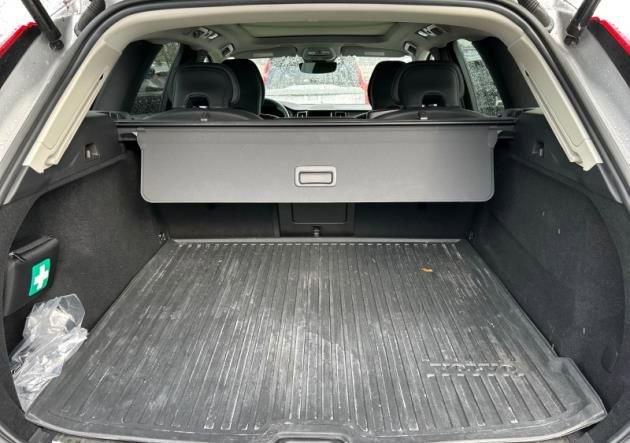 Certified 2023 Volvo XC60 B5 Plus w/ Protection Package Premier image 5