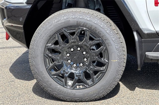 New 2026 GMC Hummer EV SUV w/ LPO, Sport Package image 32