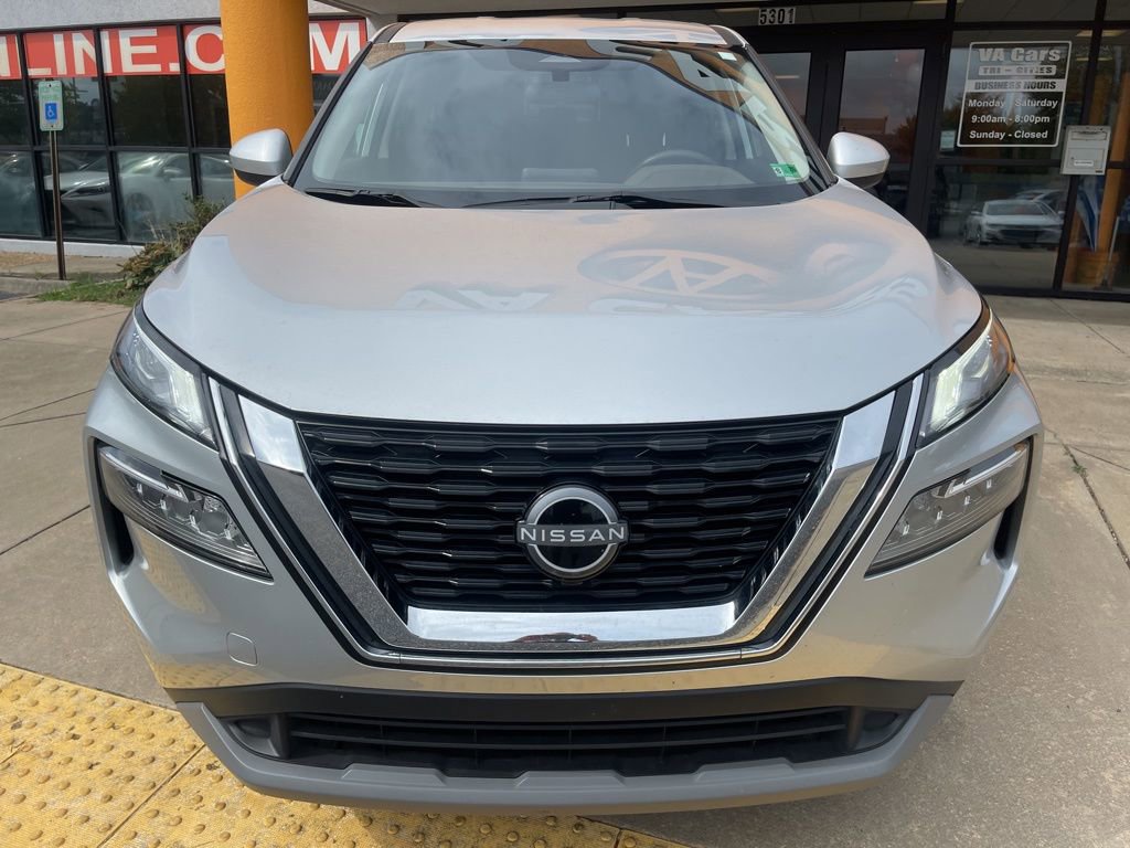 Used 2023 Nissan Rogue SV image 9