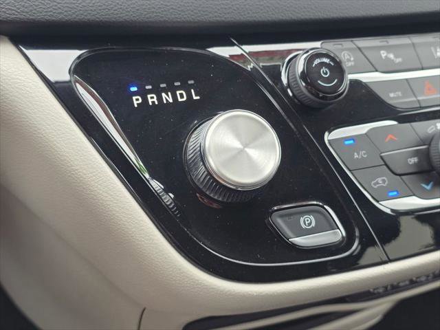 Certified 2023 Chrysler Pacifica Touring-L FWD image 29