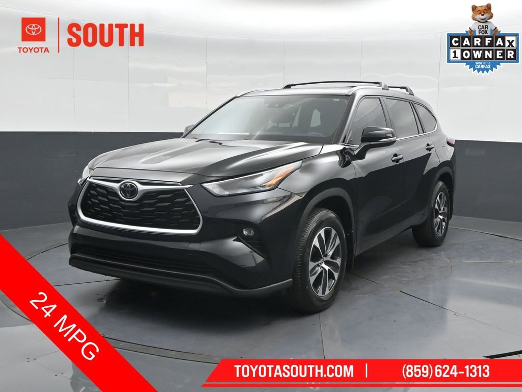 Used 2024 Toyota Highlander XLE AWD/4WD image 6