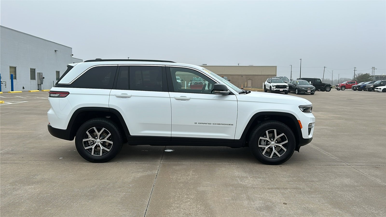 Used 2025 Jeep Grand Cherokee Limited w/ Trailer Tow Package image 10