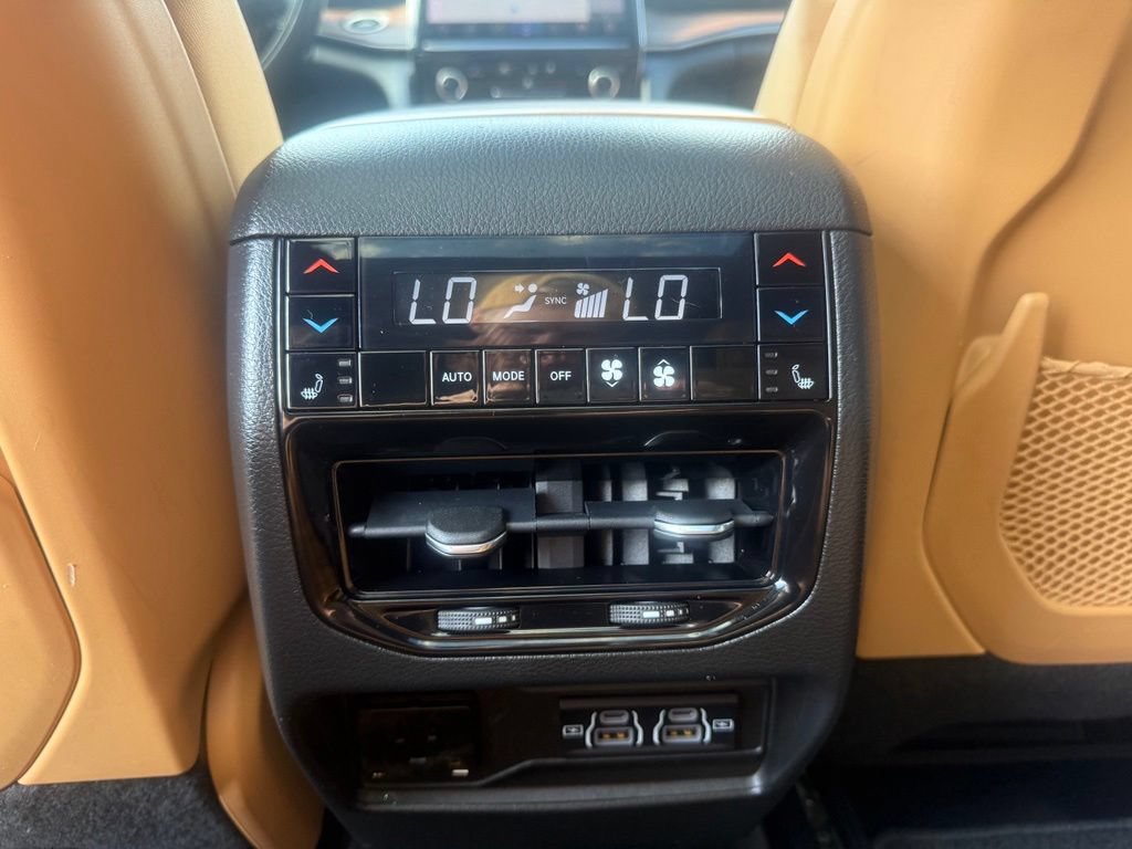 Used 2022 Jeep Grand Cherokee Summit w/ Adv Protech Group IV AWD/4WD image 35