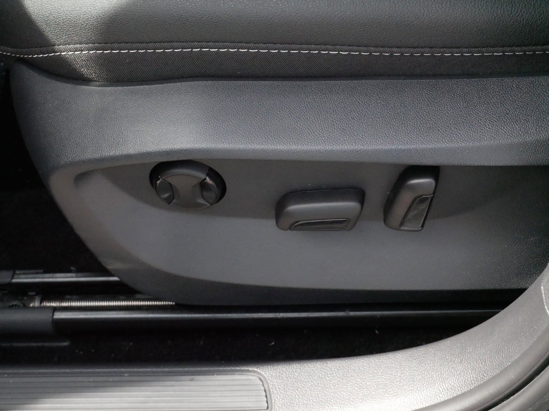 Certified 2024 Volkswagen Taos SE image 20