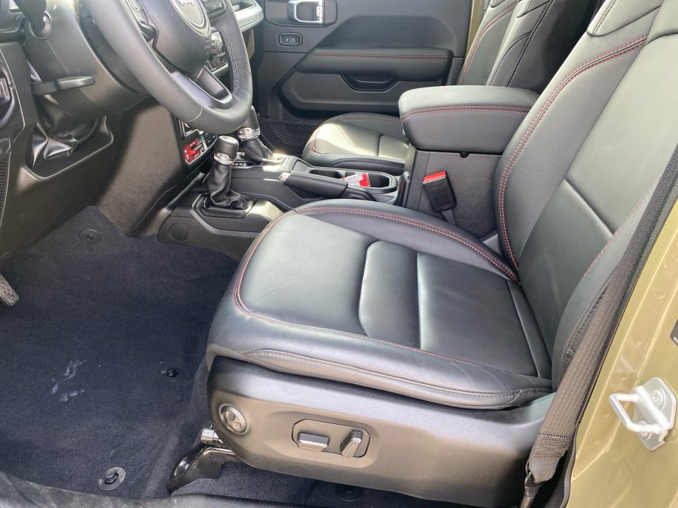 Used 2025 Jeep Wrangler Unlimited Rubicon image 34