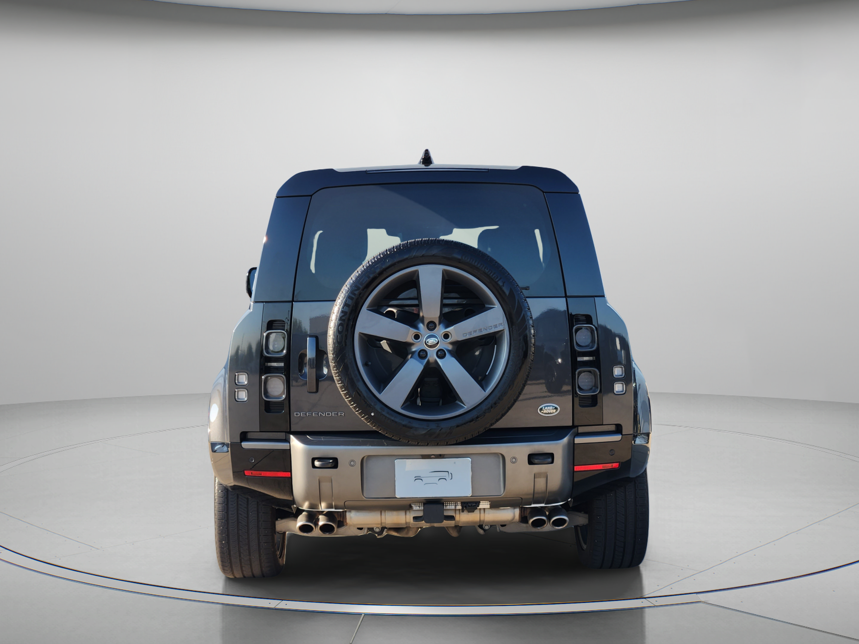 Certified 2023 Land Rover Defender 110 V8 AWD/4WD image 4