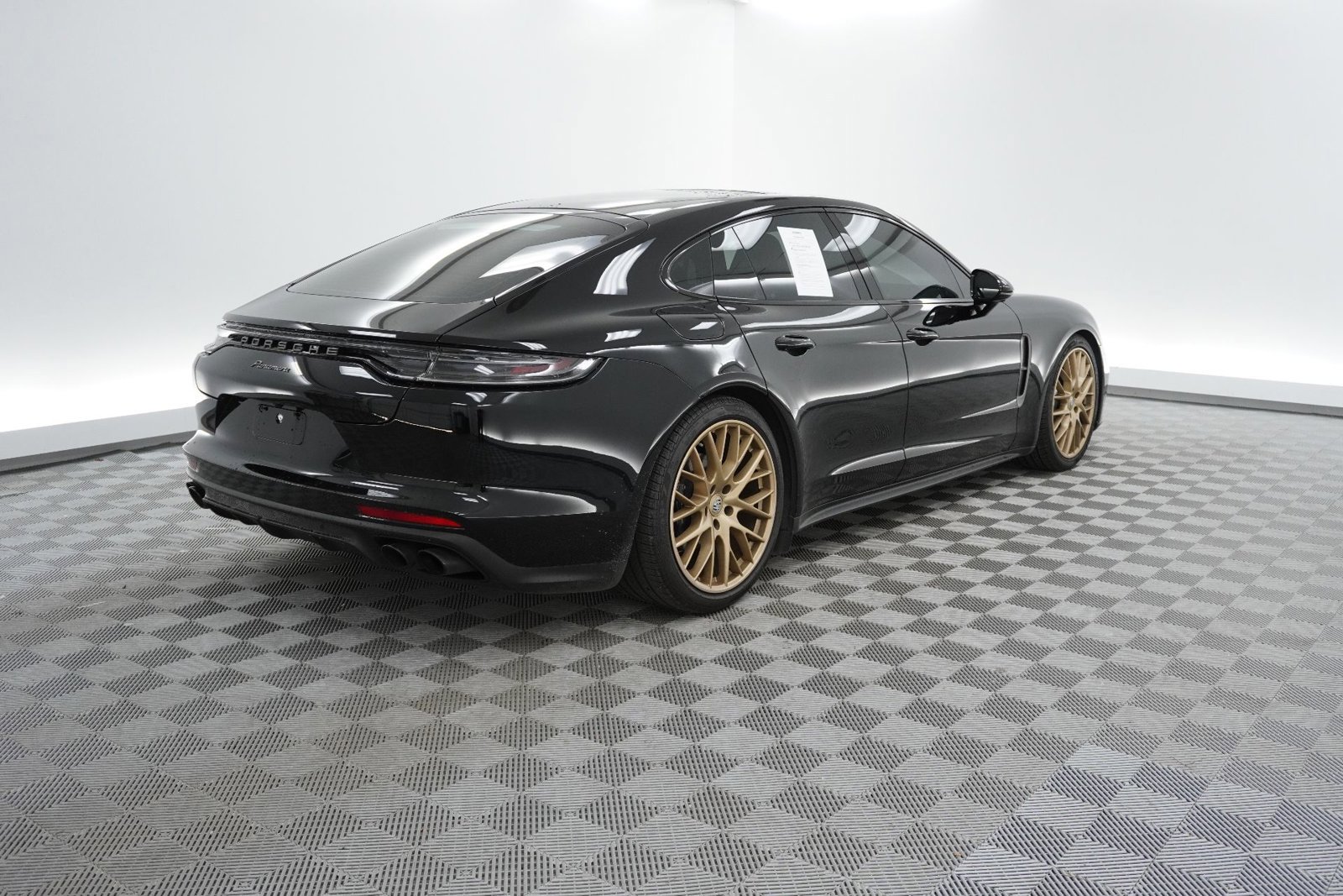 Used 2023 Porsche Panamera Platinum Edition image 7