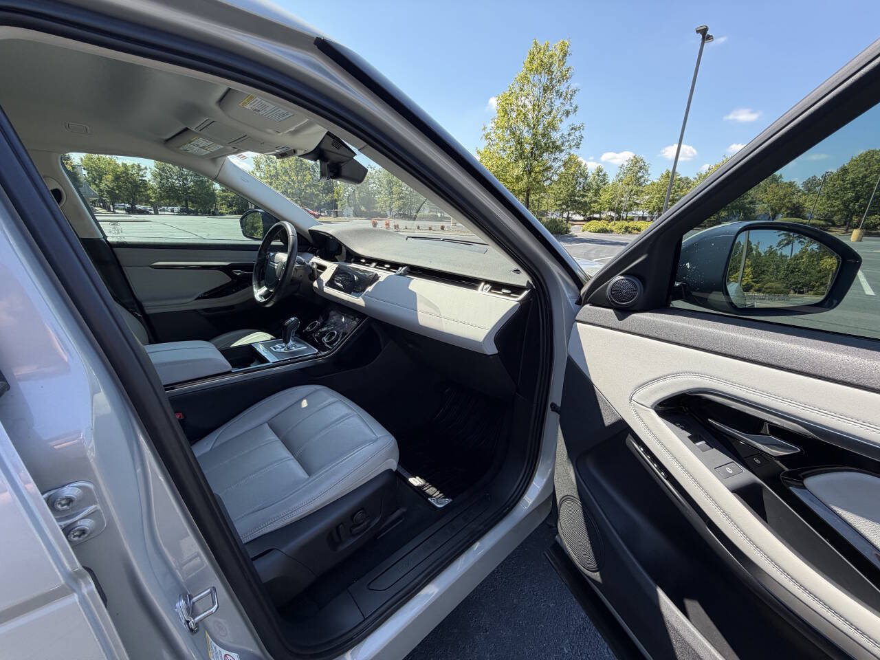 Used 2020 Land Rover Range Rover Evoque SE AWD/4WD image 18