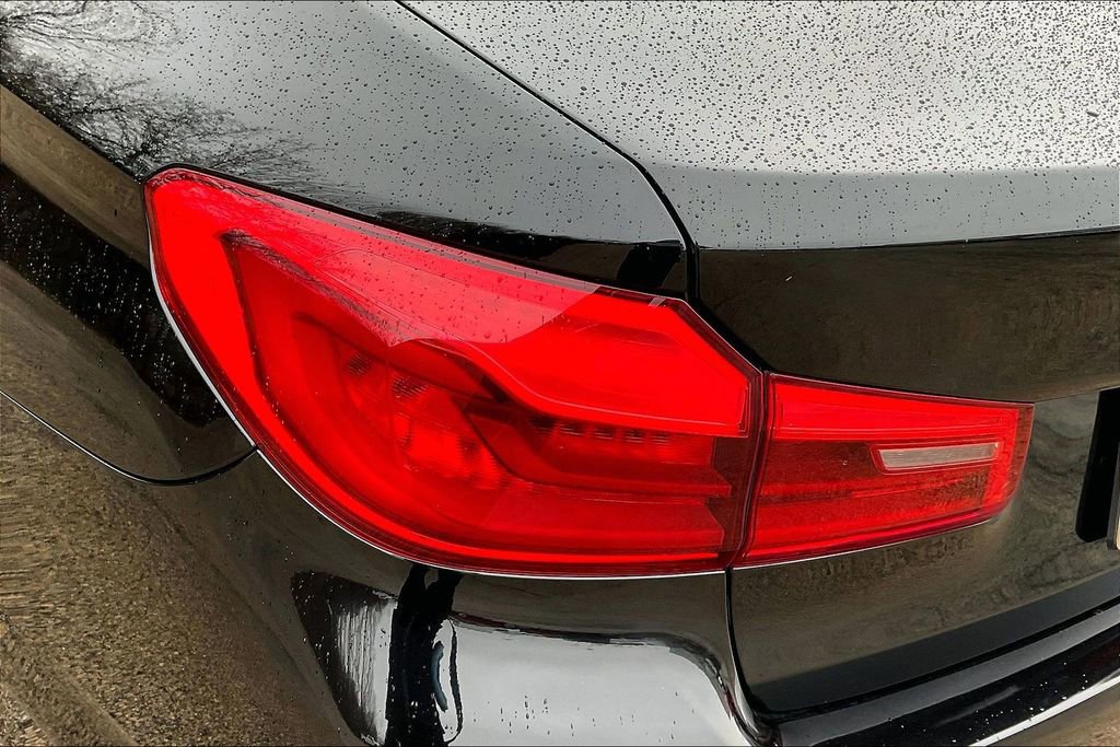 Used 2019 BMW 530e xDrive w/ Convenience Package image 23