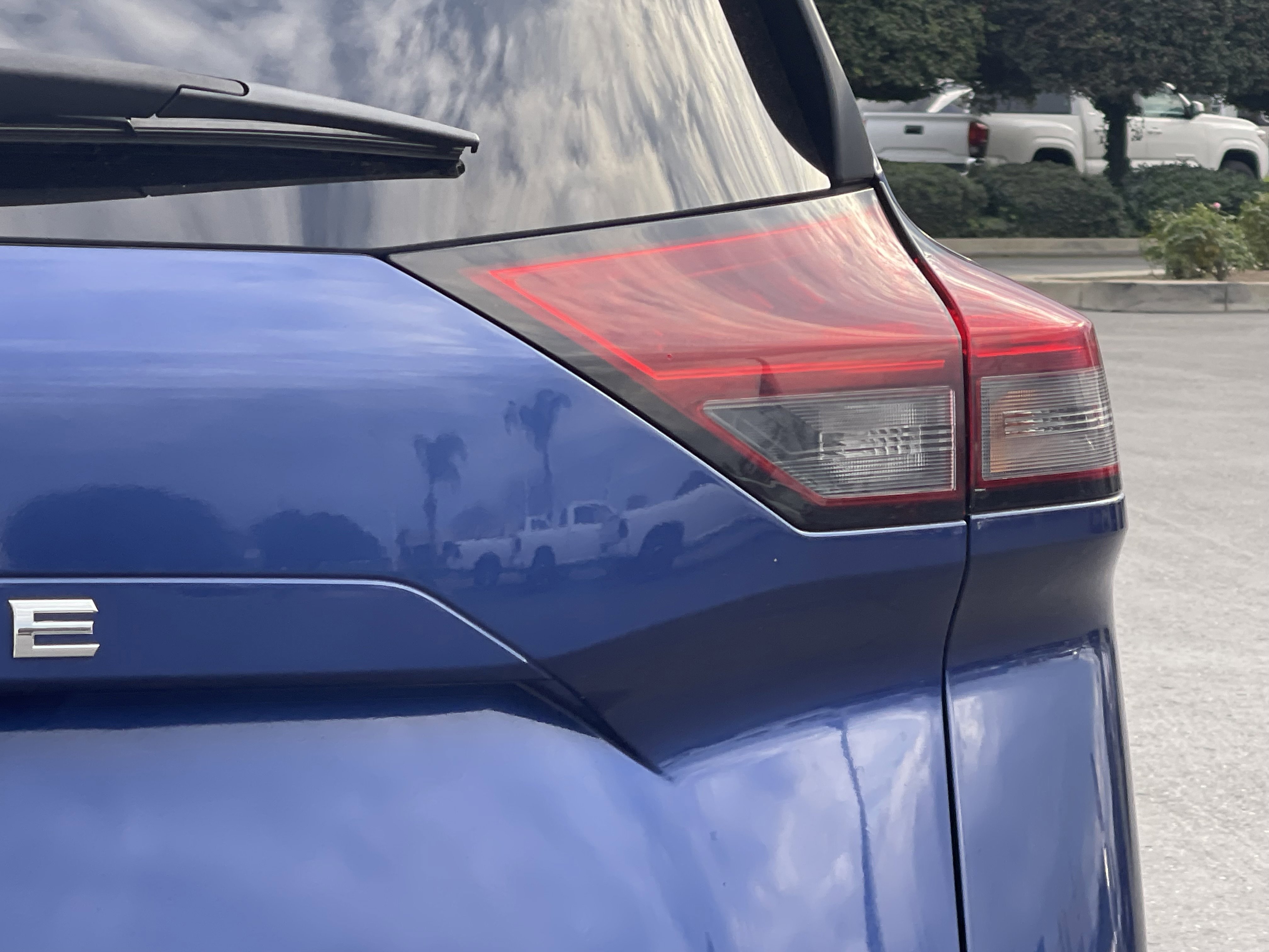 Used 2023 Nissan Rogue SV image 13