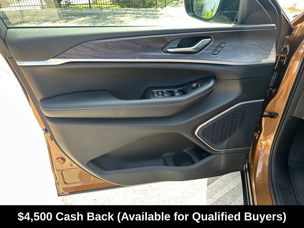 New 2026 Jeep Grand Cherokee L Limited w/ Trailer Tow Package AWD/4WD image 17