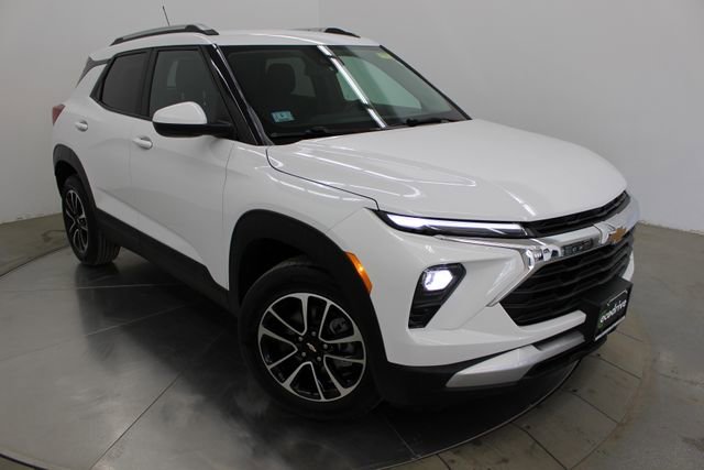 Used 2025 Chevrolet TrailBlazer LT w/ Driver Confidence Package image 1