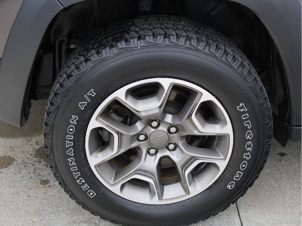 Used 2021 Jeep Cherokee Trailhawk image 39