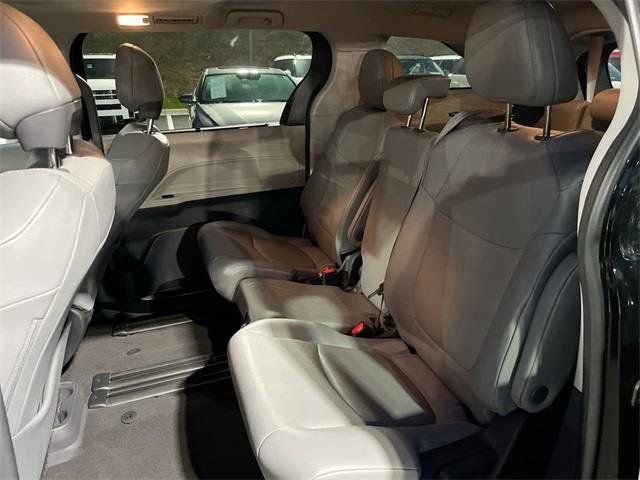 Used 2024 Toyota Sienna XLE image 29